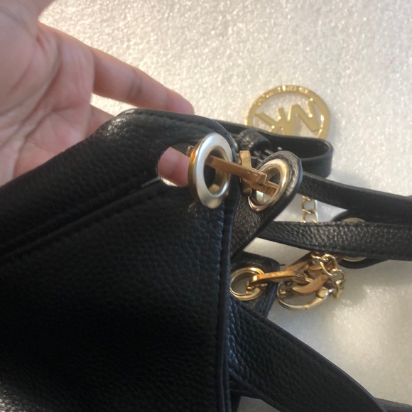 Michael Korea black purse. - Picture 13 of 16